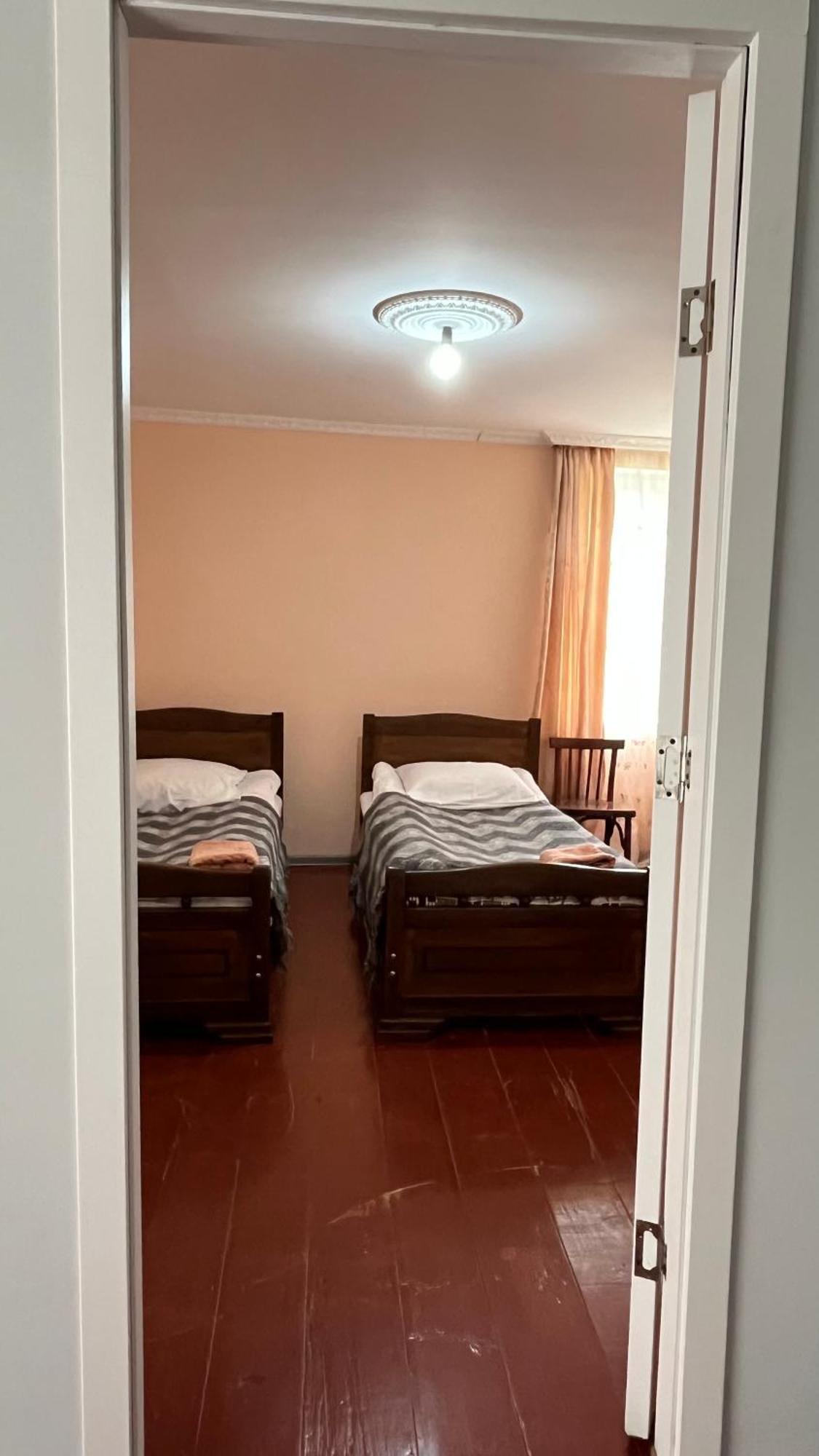Ciuri'S Guesthouse Zhabeshi エクステリア 写真
