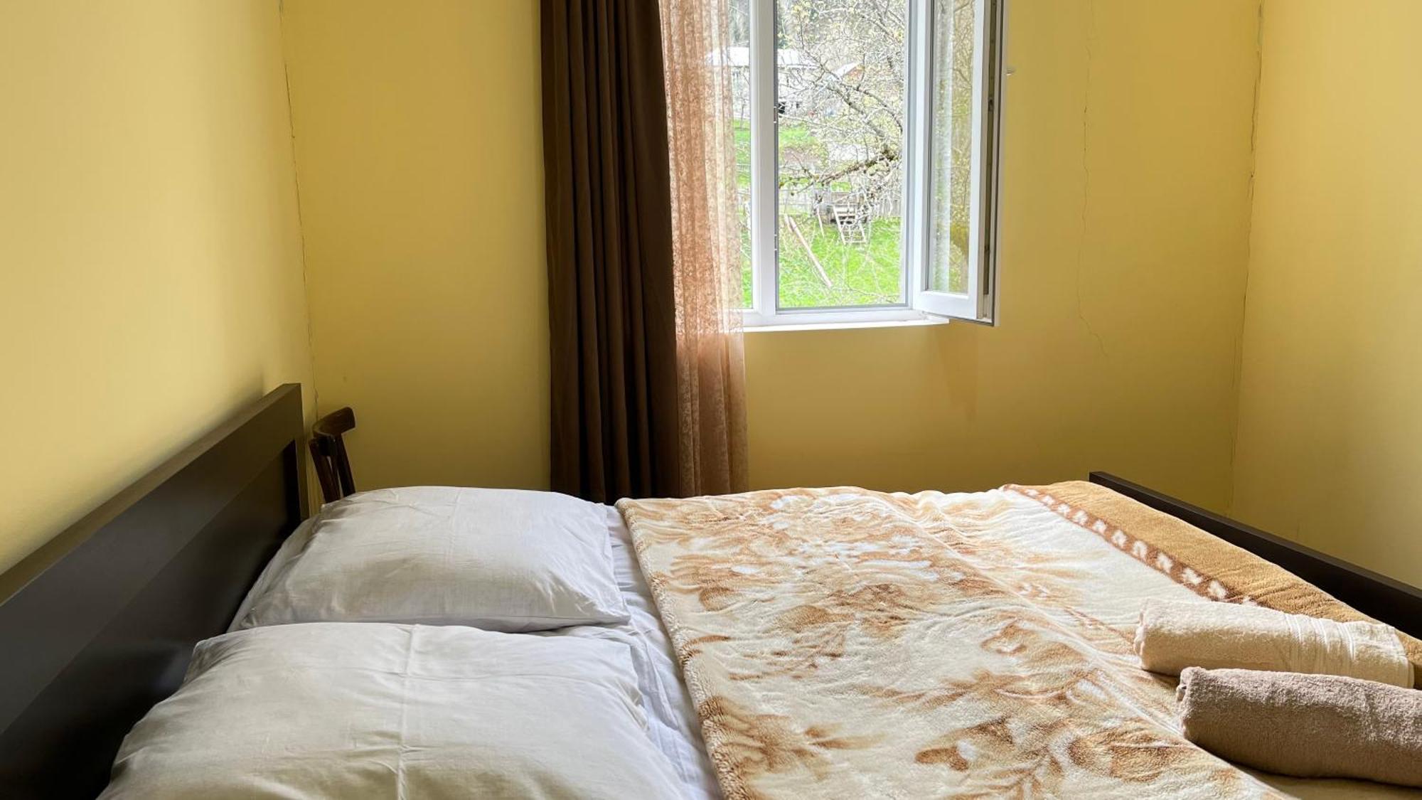 Ciuri'S Guesthouse Zhabeshi エクステリア 写真