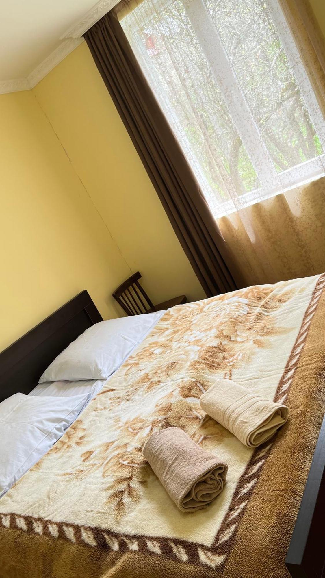 Ciuri'S Guesthouse Zhabeshi エクステリア 写真