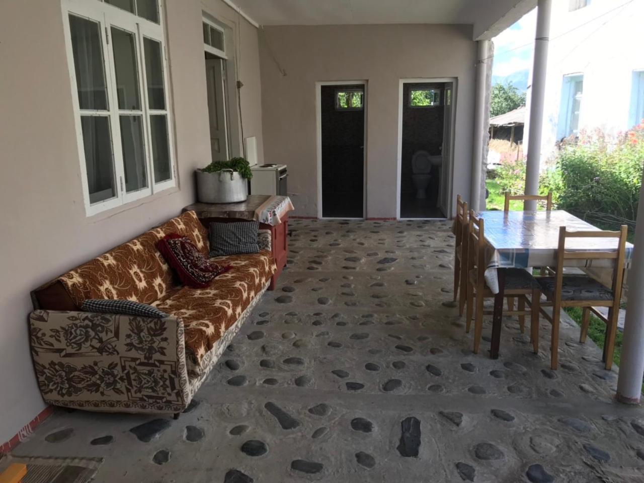 Ciuri'S Guesthouse Zhabeshi エクステリア 写真
