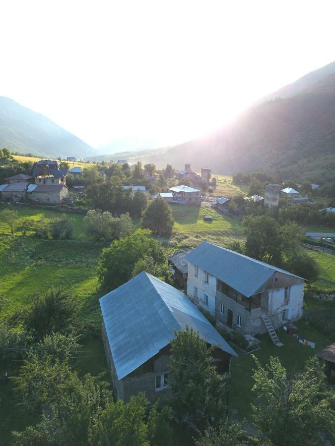 Ciuri'S Guesthouse Zhabeshi エクステリア 写真